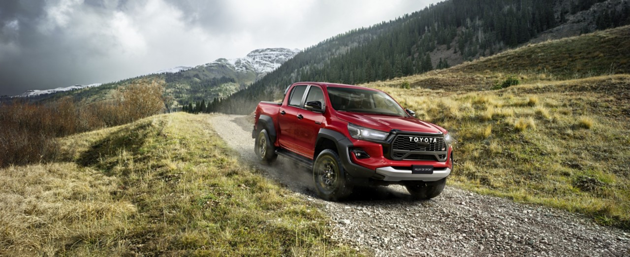 new-hilux-gr-sport-image1