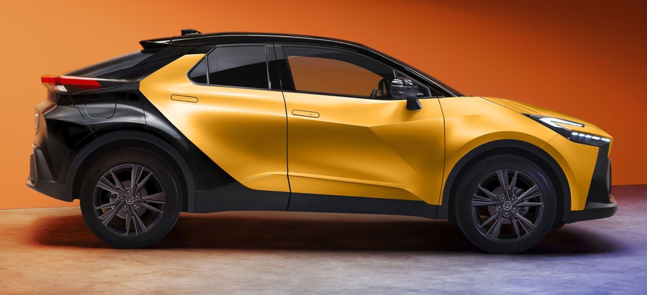c-hr side view image