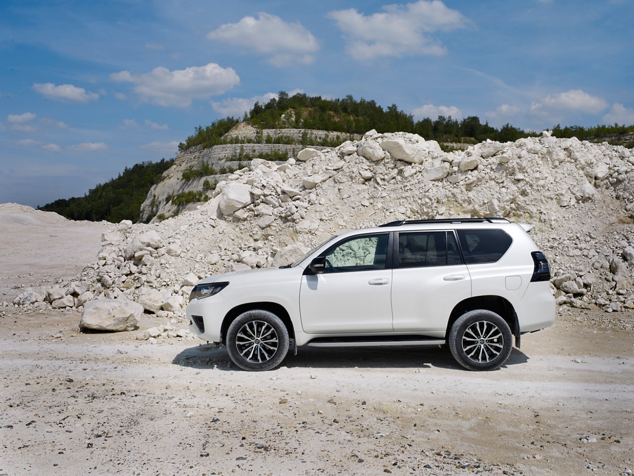 land-cruiser-prado gallery image10