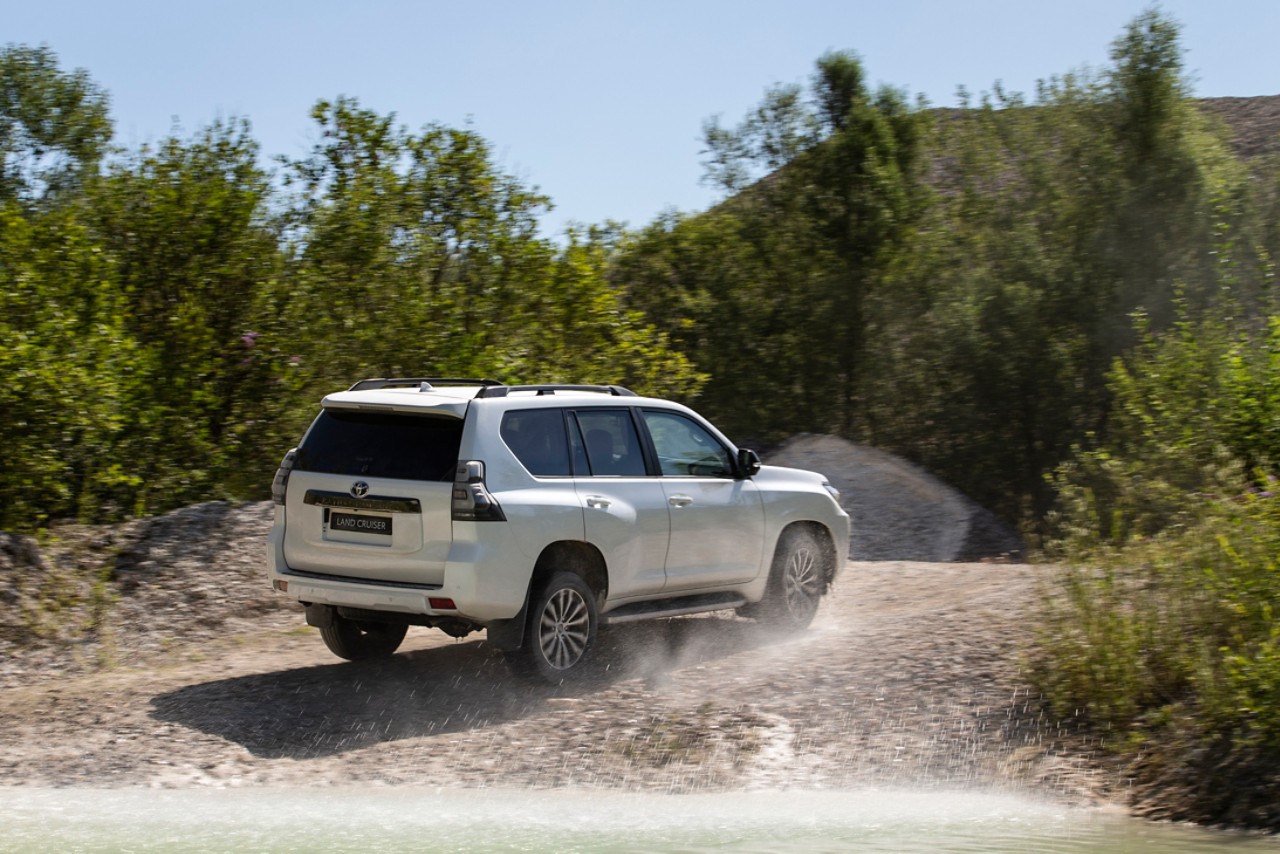 land-cruiser-prado gallery image4