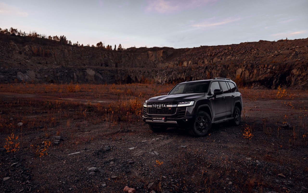land-cruiser-exterior-image13