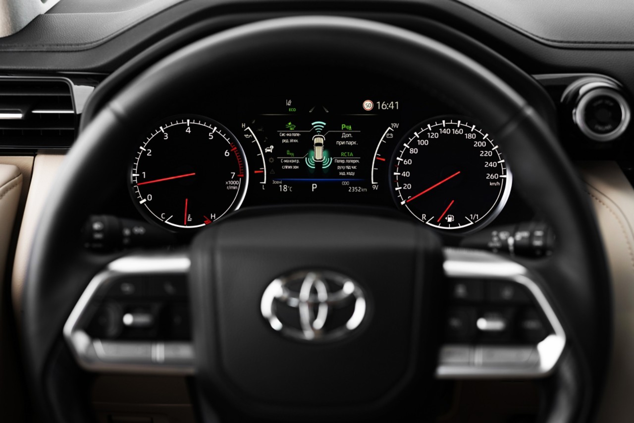 land-cruiser-interior-image2