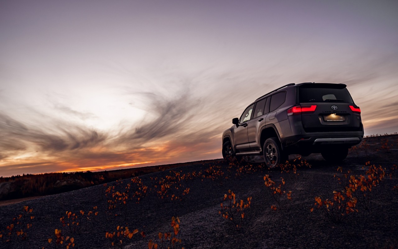 land-cruiser-exterior-image5