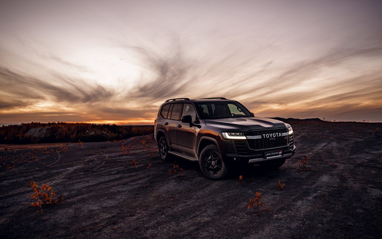 land-cruiser-exterior-image4