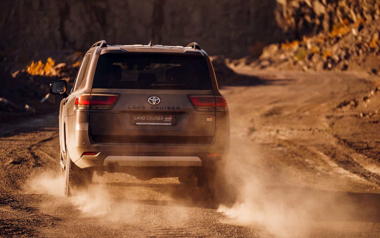 land-cruiser-exterior-image9