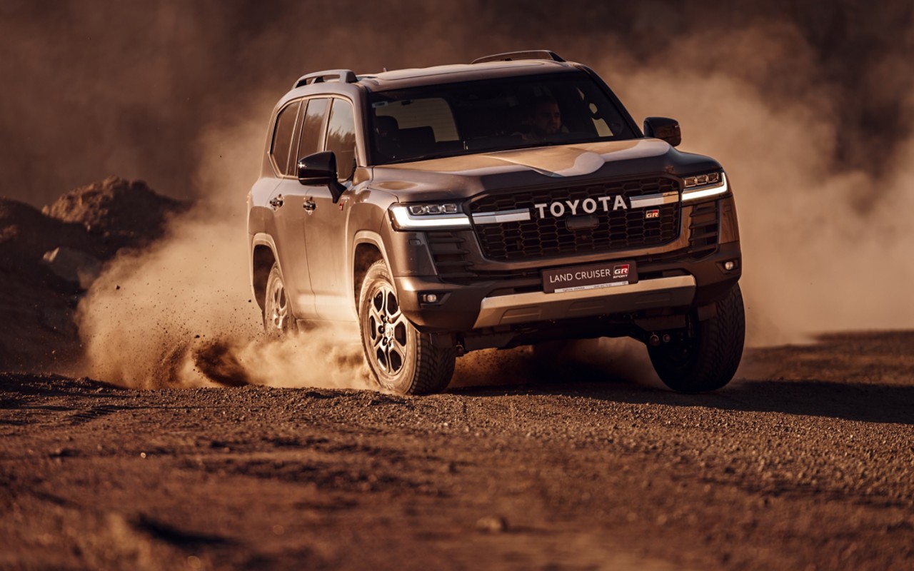 land-cruiser-exterior-image8