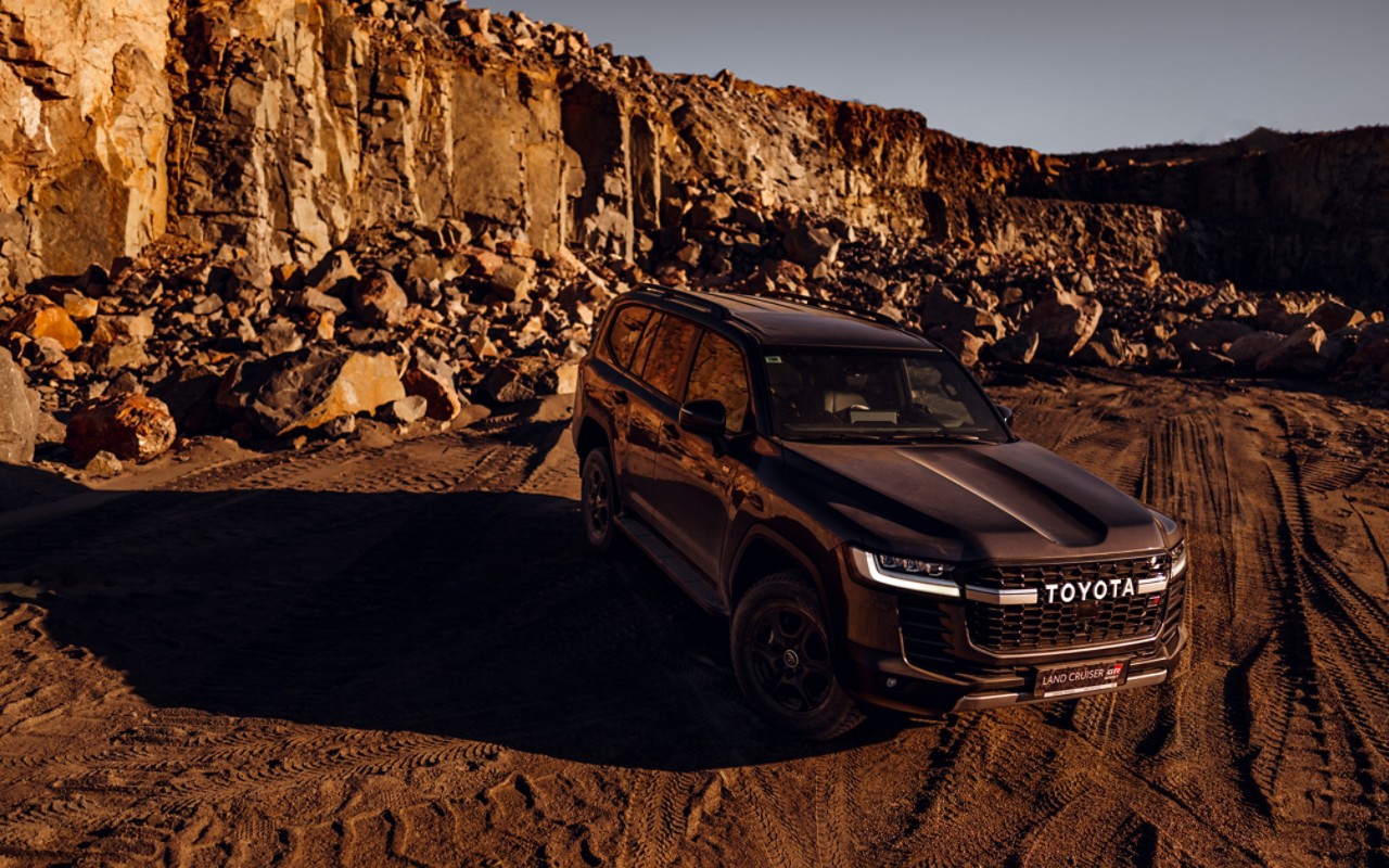 land-cruiser-exterior-image12