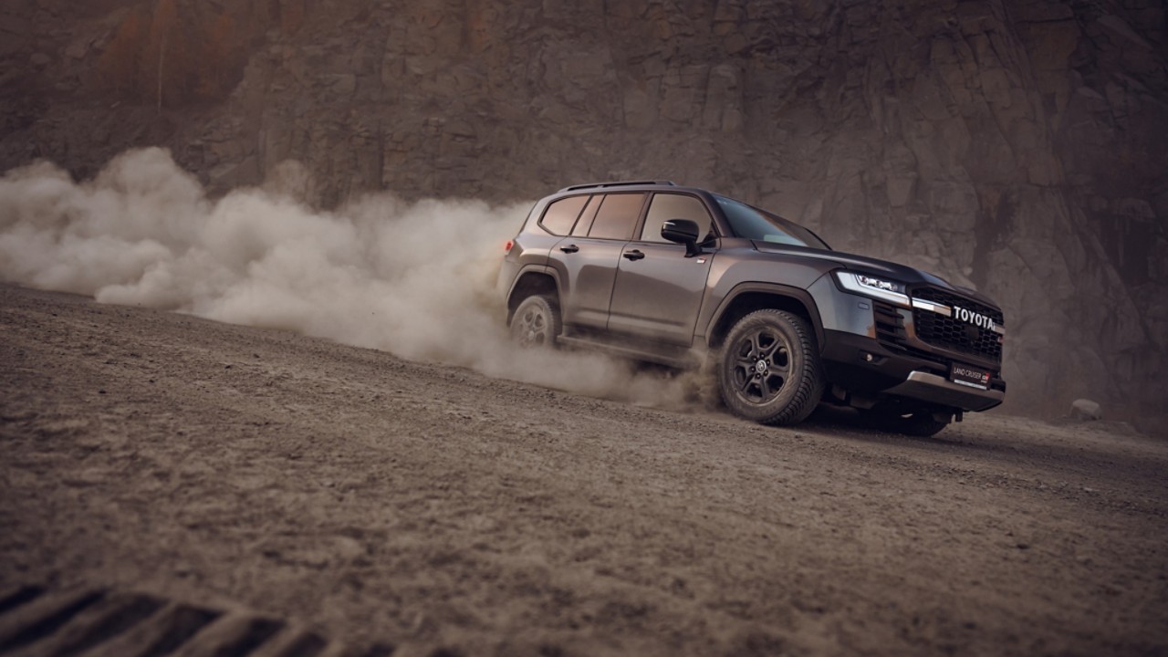 land-cruiser-exterior-image3